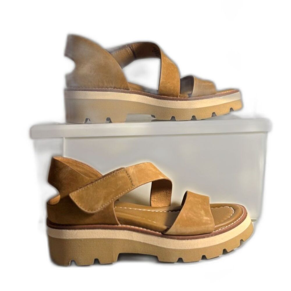 Soffit Women's Leather Carmel Velcro Strap Sport Sandal SZ 6 NEW